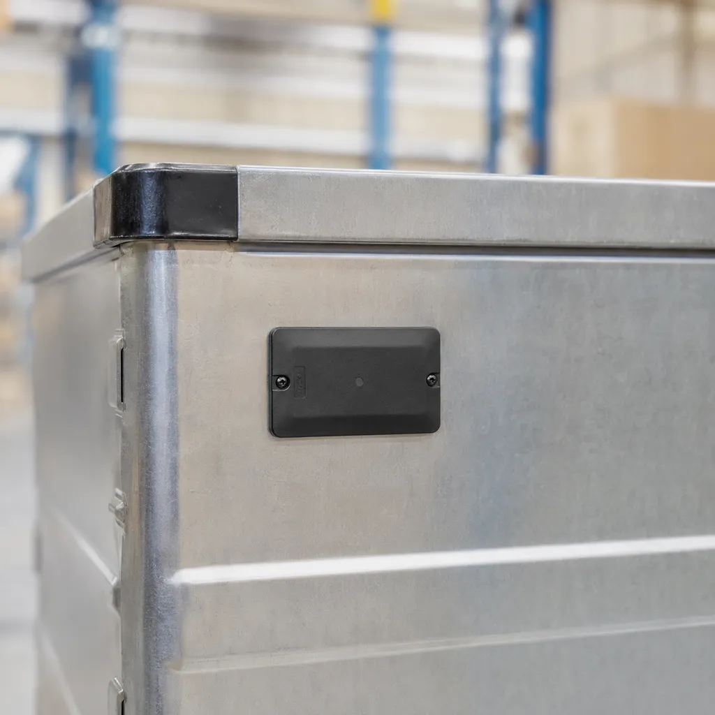 UHF RFID tag for metal containers on-metal rugged label on steel tote